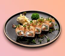 Ролл с лососем, с трюфельным соусом и кунжутом кимчи