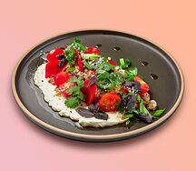 Салат с киноа и сливочным сыром