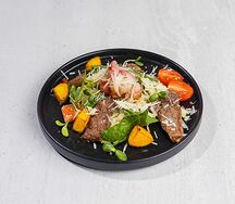 Салат с телятиной и сыром пармезан