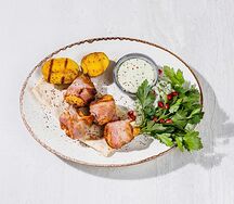 Шашлык из куриного филе в беконе