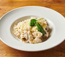 Паста Фарфалле с куриной грудкой и грибами