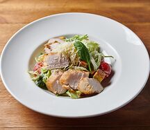 Салат Цезарь с куриным филе