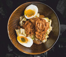 Салат картофельный с рваной свининой