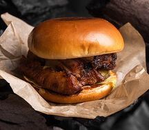 Бриошь с ребрами и яблочным пюре