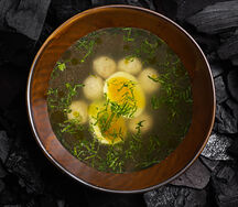 Говяжий бульон с фрикадельками