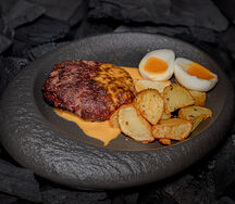 Бифштекс из мраморной говядины с пряным картофелем