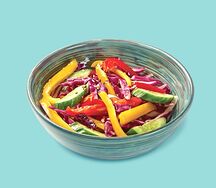 Салат с красной капустой, перцем и огурцами