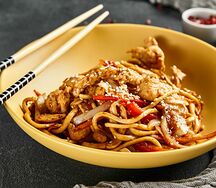 Вок Курица в соусе пад тай