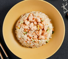 Жареный рис с яйцом и курицей