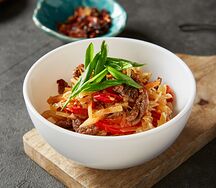 Капуста, жаренная с говядиной (салатная закуска)