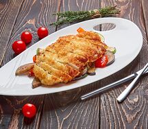 Куриный шницель с тёплым салатом