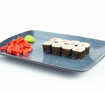 Ролл с копченым лососем