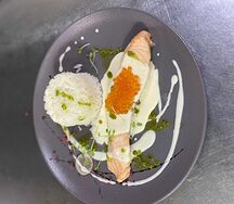 Семга с соусом Шампань и овощами