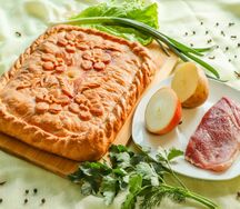 Пирог со свининой и картофелем из песочного теста