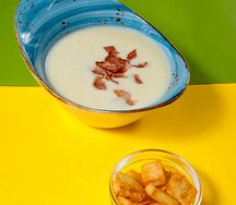 Картофельный суп с беконом и гренками
