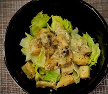 Теплый салат с курицей и грибами Warm salad