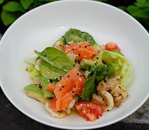 Салат с лососем и креветкой