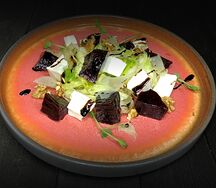 С запеченной свеклой и брынзой