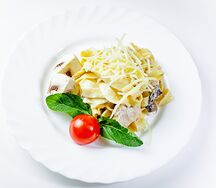 Паста с куриной грудкой и грибами