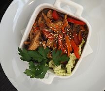 Острая свинина с овощами