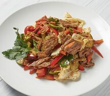 Салат из говядины с овощами