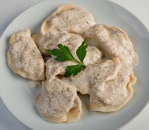 Пельмени с куриной печенью и грибами