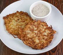 Деруны с грибным соусом