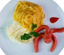 Сосиски-осьминожки с макаронами