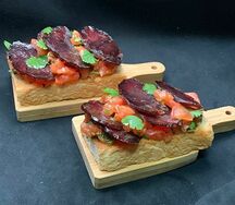 Брускетта с хамоном