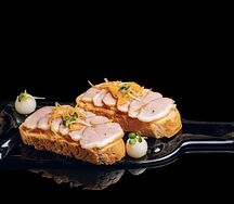 Брускетта с уткой