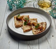 Блины с карамелизованной грушей