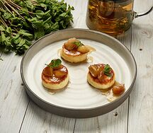Сырники с карамелизированной грушей