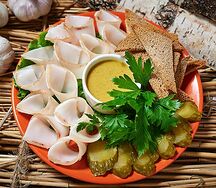 Крученики из сала с потапцами