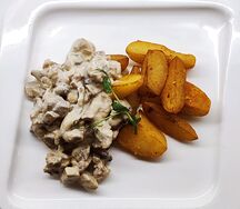 Свинина с шампиньонами в сливках
