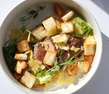 Цезарь с куриным бедром