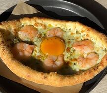 Хачапури с креветками и песто