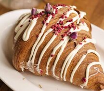 Брусничный круассан