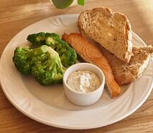 Лосось с брокколи