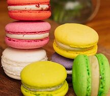 Макарун Клубника-кокос