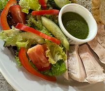 Куриная грудка с овощным миксом и соусом песто