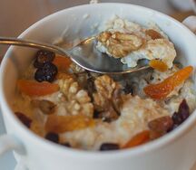 Каша овсяная с сухофруктами