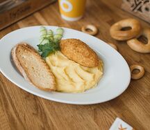 Котлета по-киевски с пюре