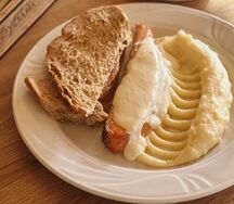 Лосось с пюре и сливочным соусом