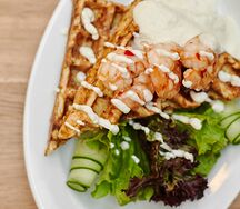 Картофельная вафля с креветкой