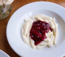 Ленивые вареники с брусникой