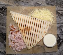 Треугольник с курицей и сыром