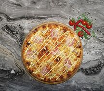 Мясная с ветчиной, курицей, беконом, луком