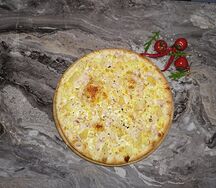 Гавайская с курицей, ананасами, соусом кисло-сладким