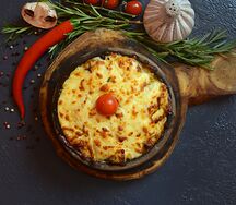 Баклажаны, запечённые с сыром и помидорами 