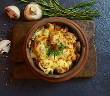 Шампиньоны с сыром сулугуни